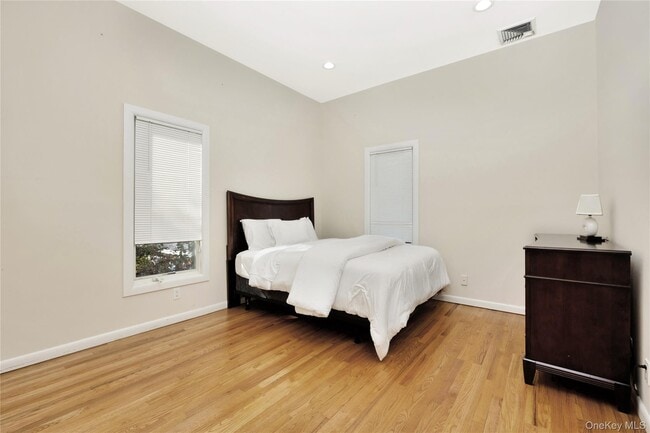 Building Photo - 54 Matlock St