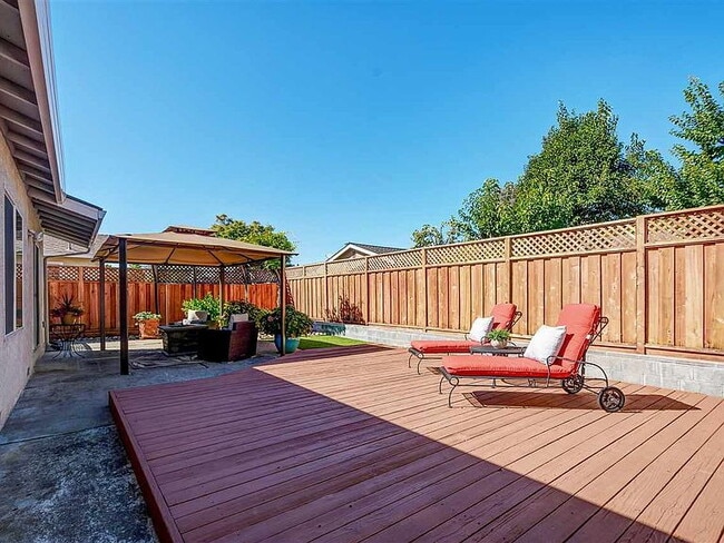 Building Photo - "Charming 4-Bed Oasis in Pleasanton – Spacious 1607 Sq Ft Home with 2 Full Baths!"