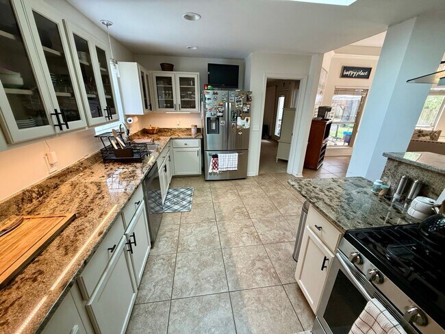 Building Photo - Stunning Bluewater Bay Home in Parkwood Estates!
