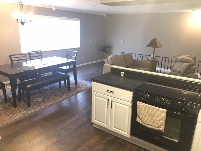 Building Photo - WEST SIDE CONDO!