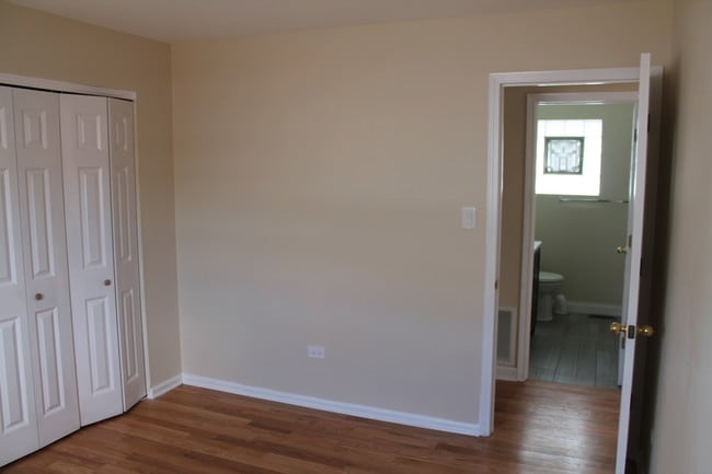 Building Photo - 18003 Greenview Terrace