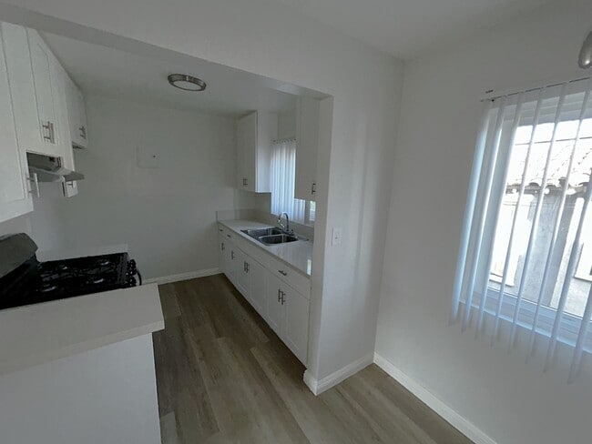 Building Photo - 340 Normandie Ave