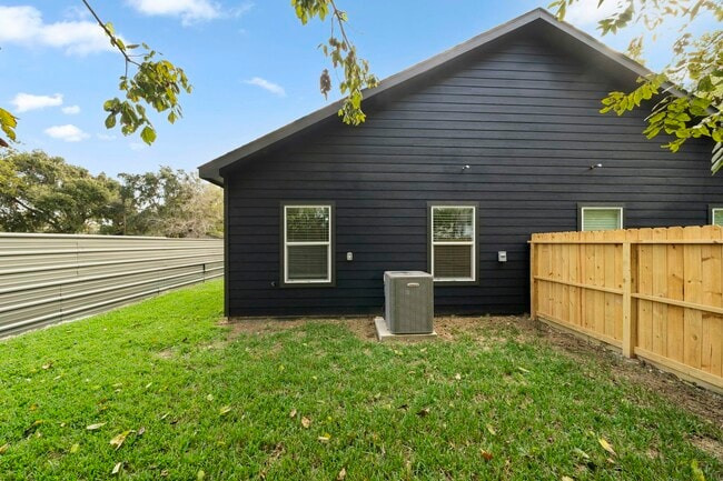 Building Photo - 7205 Tippett St