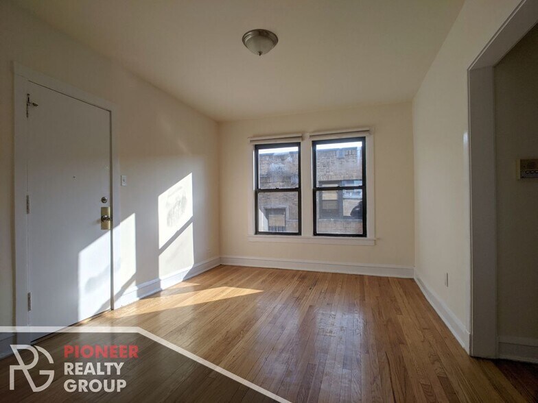 Building Photo - 2651 N Spaulding Ave