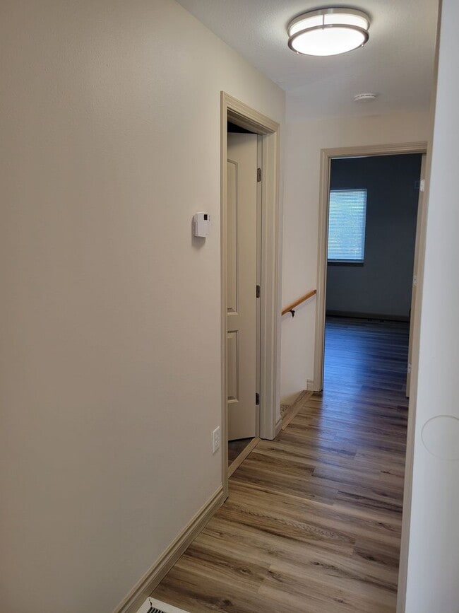 Building Photo - Updated House in NE Salem - Fenced Yard - Pet Friendly