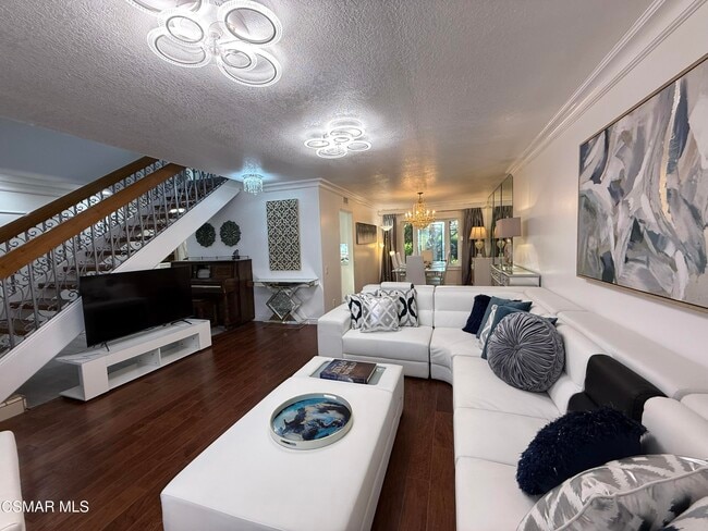 Building Photo - 379 S Greenway Ave