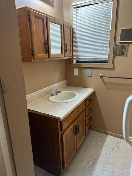 Building Photo - 124 Lake Shore Dr