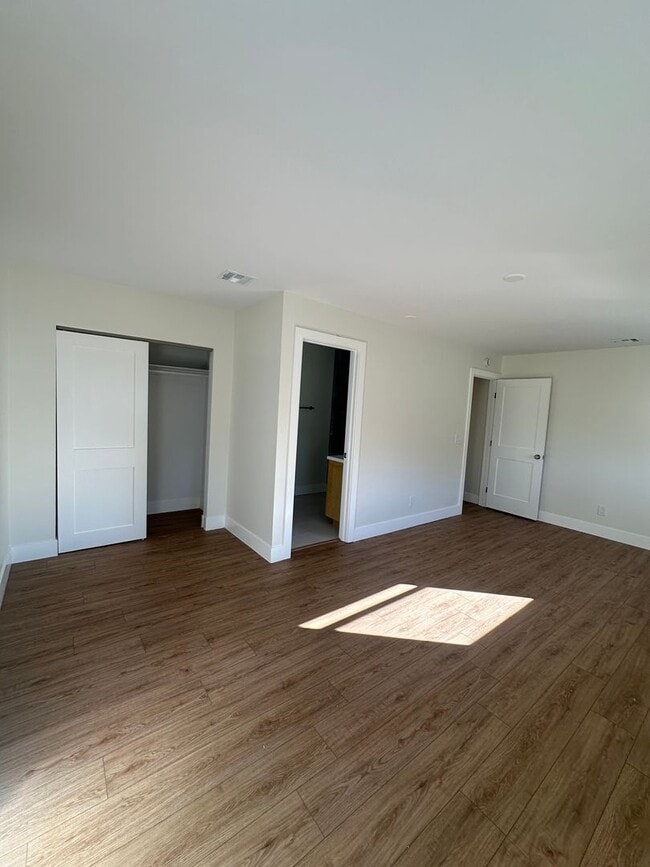 Building Photo - 335 S Grand St