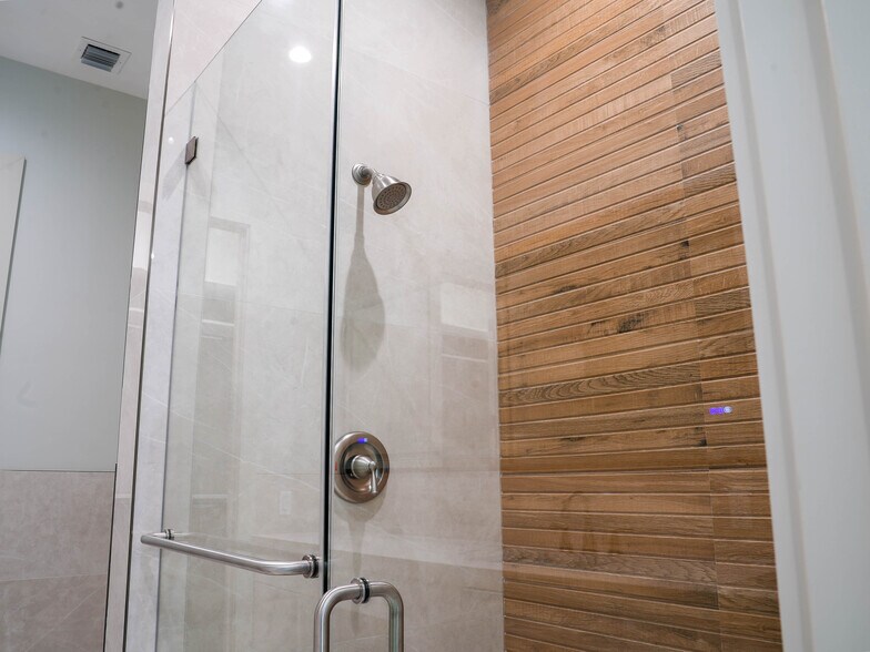 Building Photo - 8410 SW 65th Ave