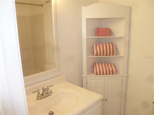 Building Photo - 3800 SW 20th Ave