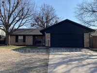 Building Photo - 304 Linda Ln