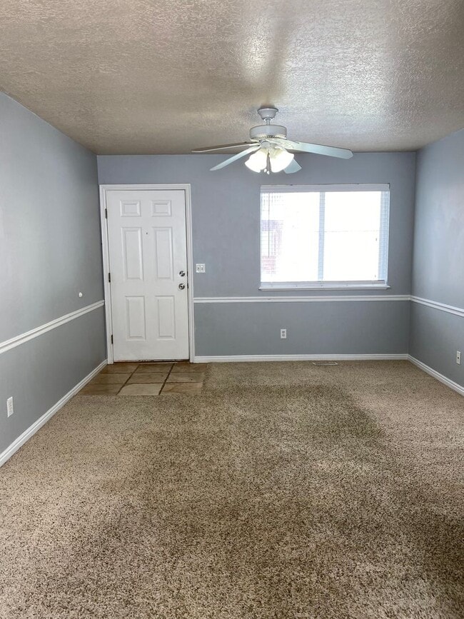 Building Photo - 2 Bed 1 Bath Brentwood Condo