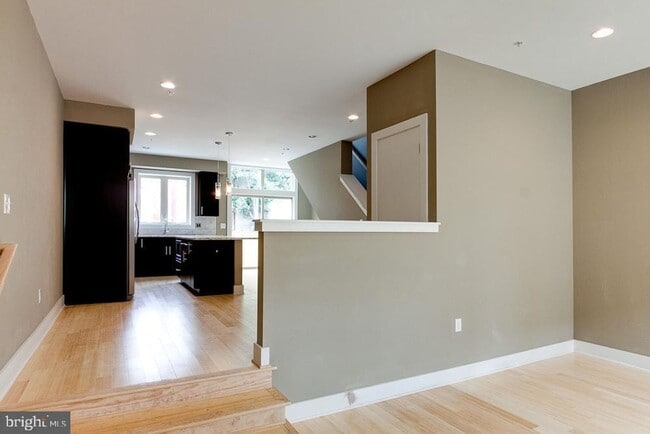 Building Photo - Northern Liberties Townhome with Parking
