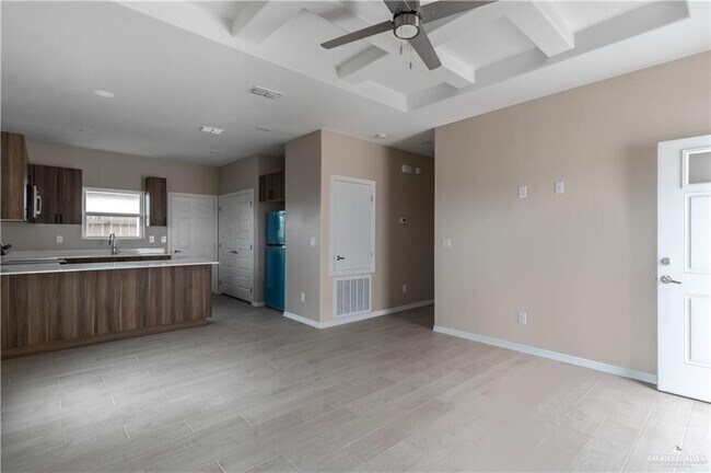 Building Photo - 10 W Kenwood St