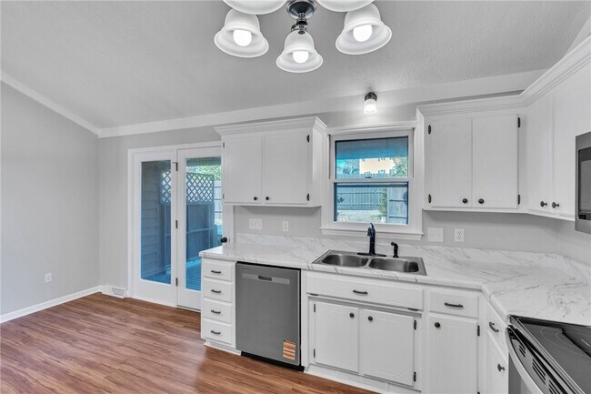 Building Photo - 100 Sunningdale Ct