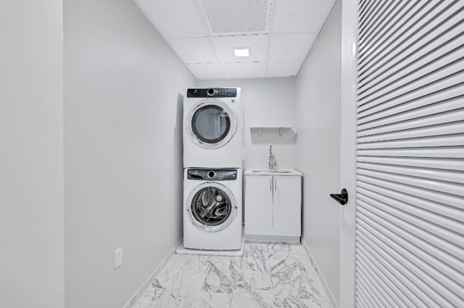 Building Photo - 1781 N Pierce St