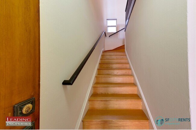 Building Photo - Marina: Immaculate Flat w/ 2 Bedrooms + Su...