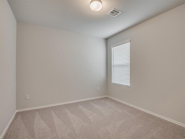 Building Photo - 1009 S Colt Ln