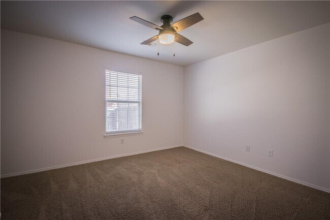 Building Photo - 1560 N Porter Rd