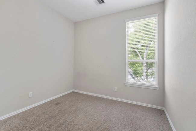 Building Photo - 5021 Lehman Oaks Dr