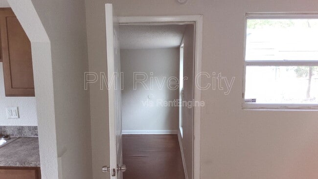 Building Photo - 2309 Lane Ave S