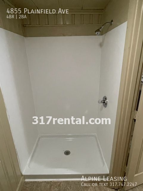 Building Photo - 4/2 with huge 2-car garage/workshop combo ...