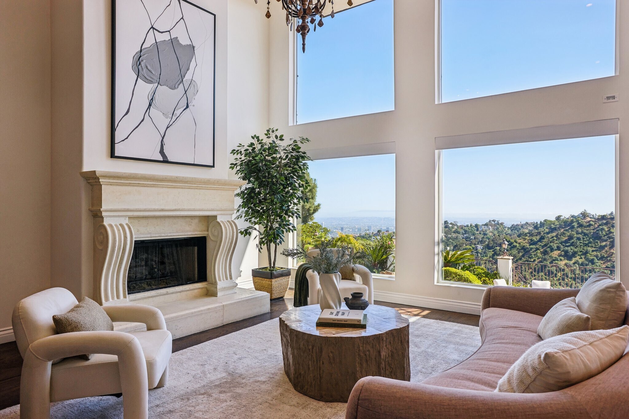 Building Photo - 2411 Mount Olympus Dr