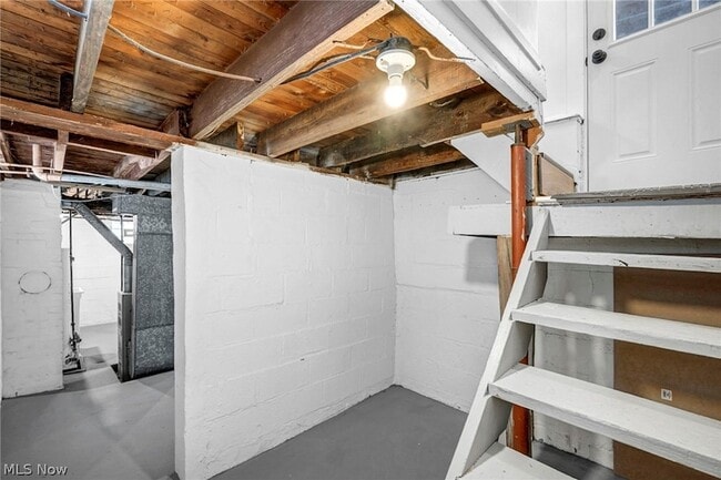 Building Photo - 896 Indian Trail