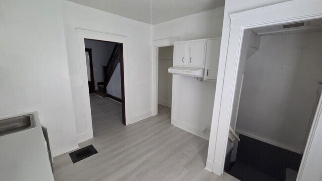 Building Photo - 3 Bedroom with Finished Attic Space/4th Room!