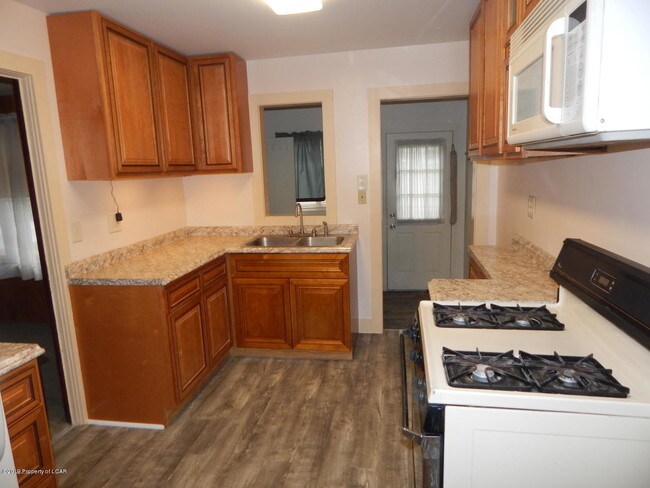 Building Photo - 2 Oneida Pl