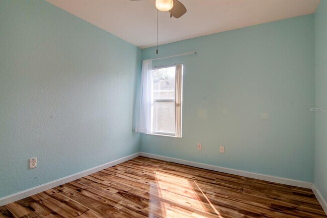 Building Photo - 5075 SW 40th Pl
