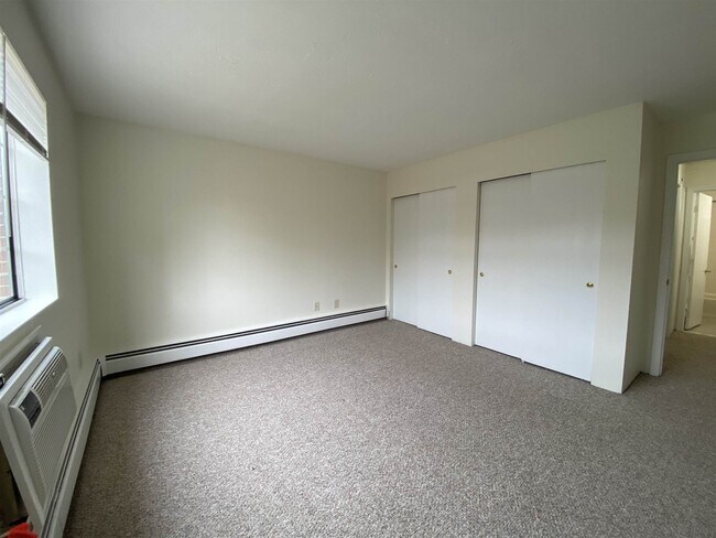Building Photo - 379 Huse Rd