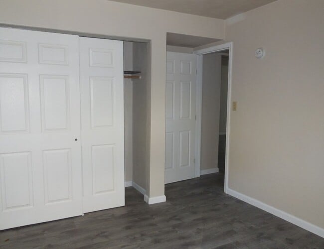 Building Photo - 1417 St Clair Ave