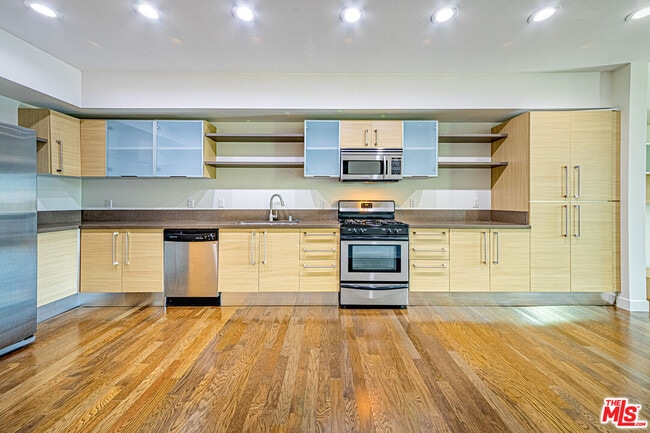 Building Photo - 1234 Wilshire Blvd