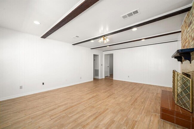 Building Photo - 8806 Langdon Ln