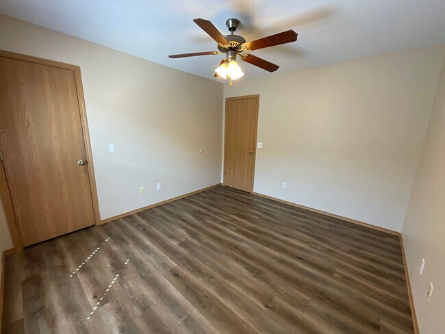 Building Photo - LEASING