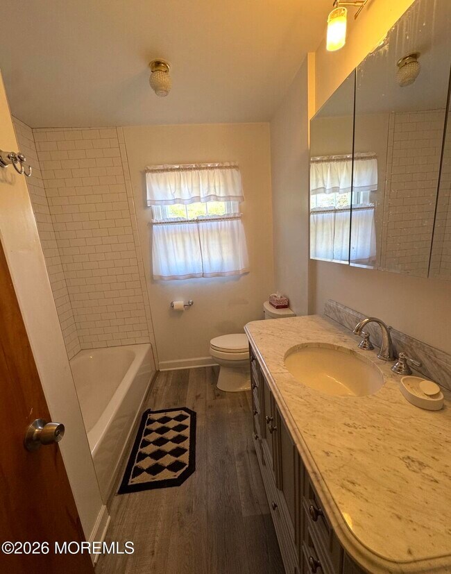 Building Photo - 33 Parker Rd