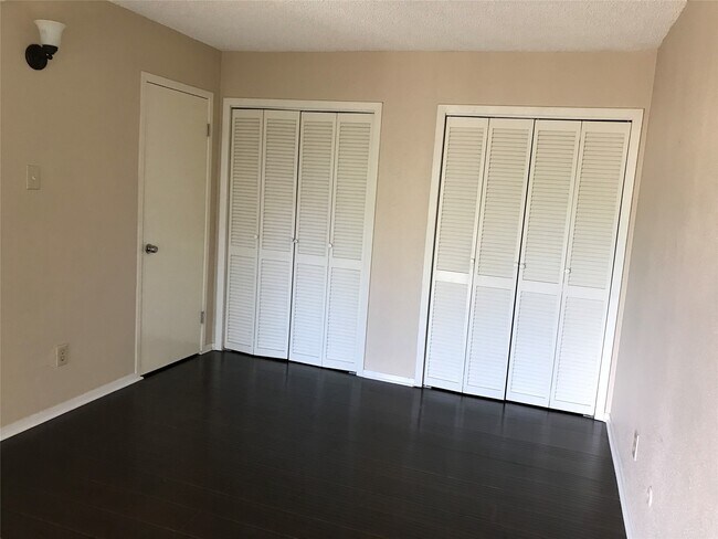 Building Photo - 12029 Greenwood Forest Dr