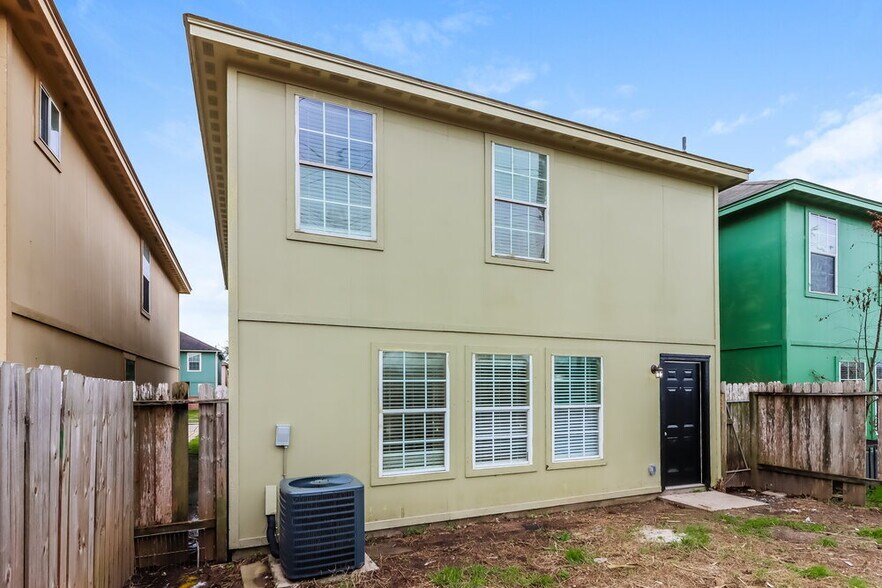 Building Photo - 4962 N Cancun Dr