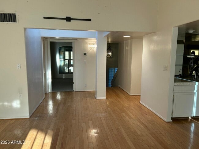 Building Photo - 5736 N 25th St