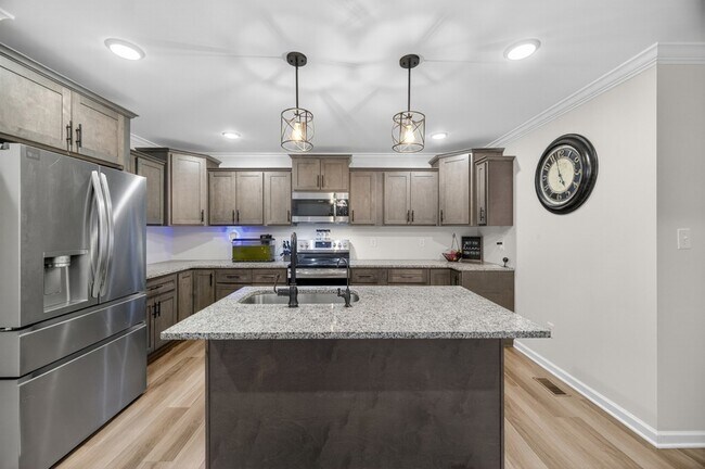 Building Photo - 3019 Cambridge Ct