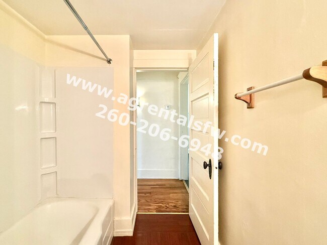 Building Photo - 919 Rivermet Ave