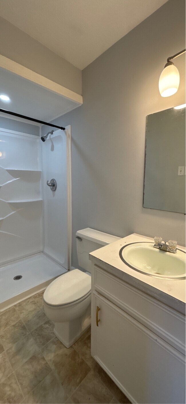 Building Photo - 381 Summerhill Rd