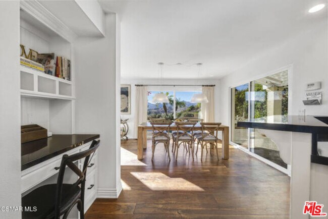 Building Photo - 987 Brookview Ave