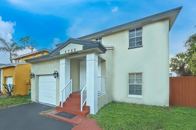 Building Photo - 5789 Woodland Point Dr
