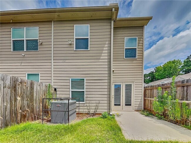 Building Photo - 6423 Shalks Xing Dr