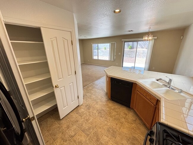 Building Photo - Gorgeous 3Bed/2.5Bath, 2-Story home located in Summerlin