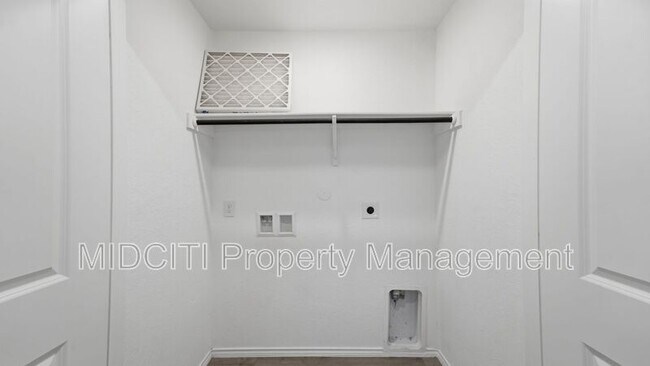 Building Photo - 466 Fairy Duster Dr