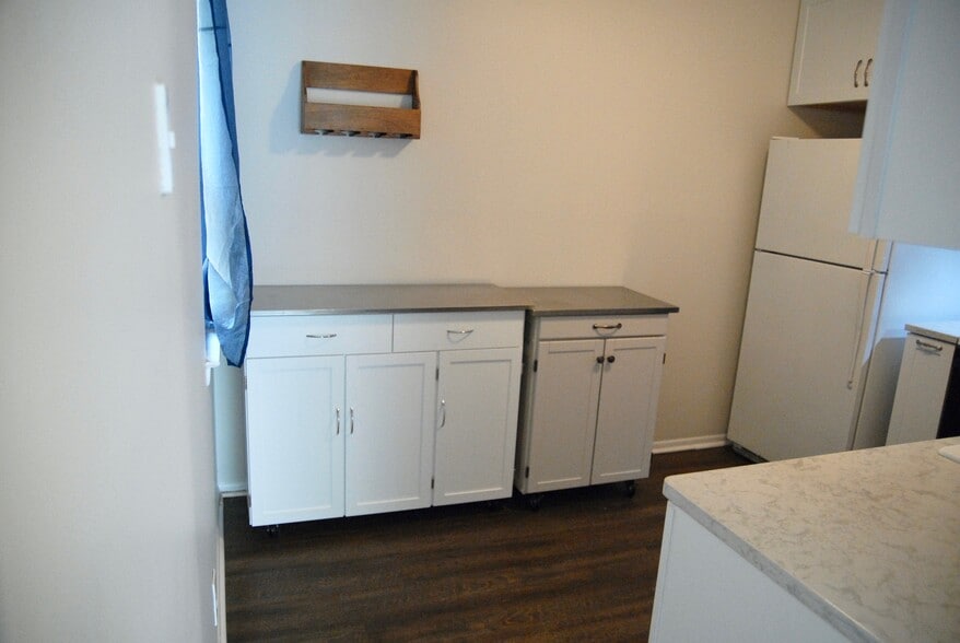 Building Photo - 2438 Glengyle Dr