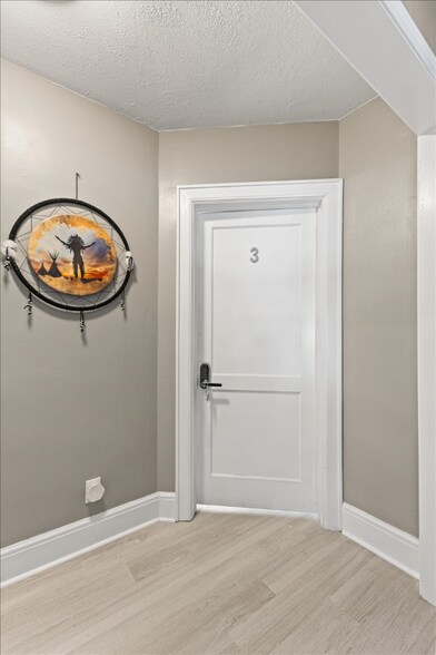 Building Photo - 350 Hill Park Dr